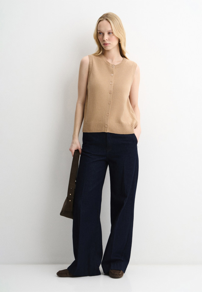 Жилет трикотажный на пуговицах