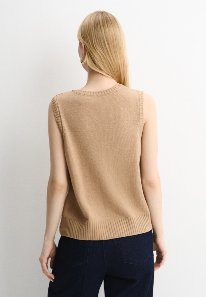 Жилет трикотажный на пуговицах