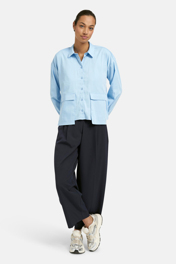 Блузка с накладными карманами