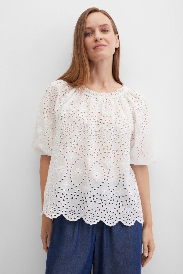 Блузка с вышивкой ришелье