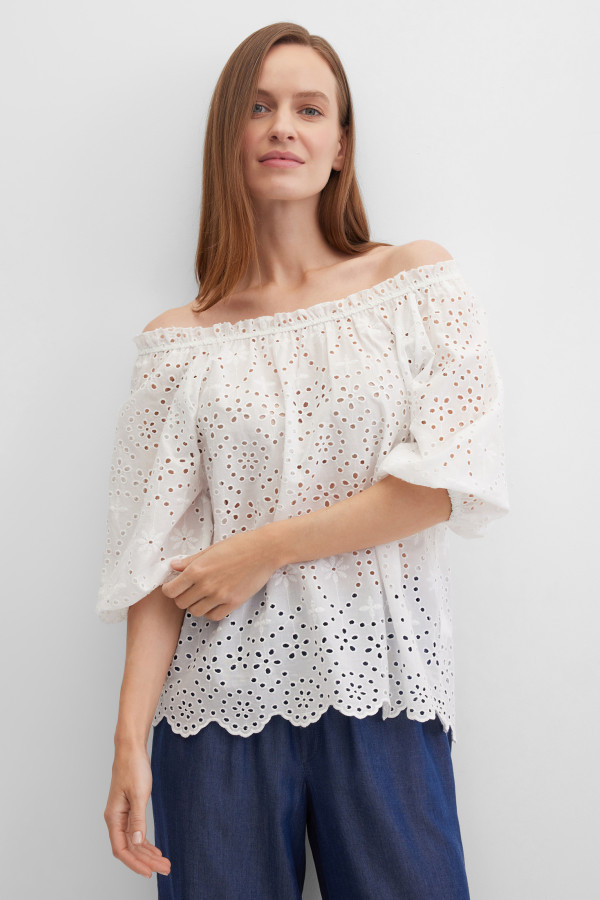 Блузка с вышивкой ришелье