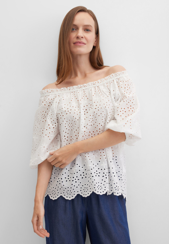 Блузка с вышивкой ришелье