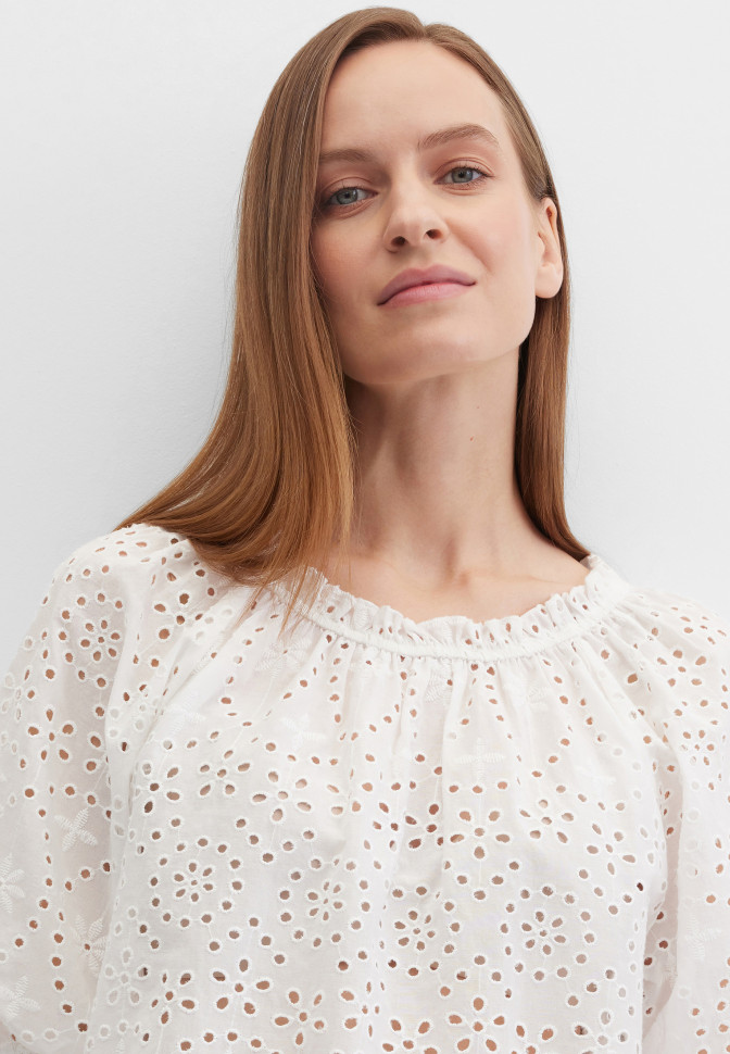 Блузка с вышивкой ришелье